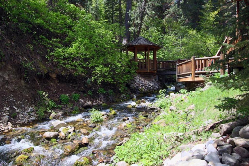 Log Cabin On The Stream Sundance, Utah Εξωτερικό φωτογραφία